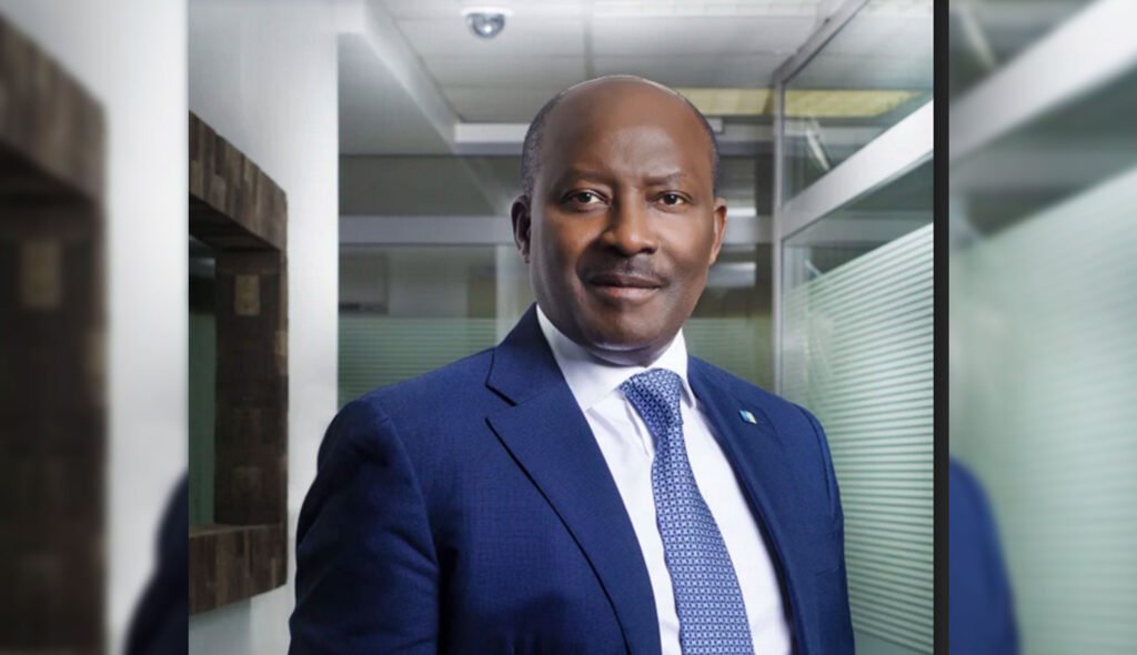 Henri-Claude Oyima, ministre de l'économie du Gabon