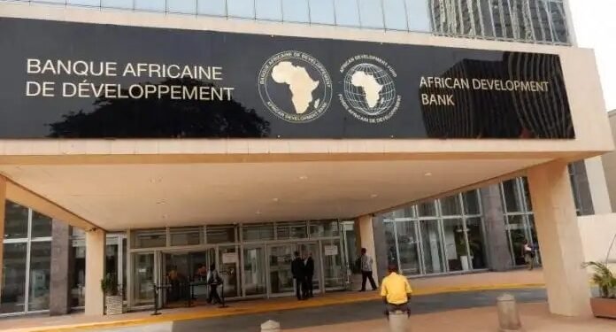 Guinée : la Banque africaine de développement accorde un don de 2 millions de dollars pour étudier la faisabilité d’un projet de construction d’un port en eau profonde
