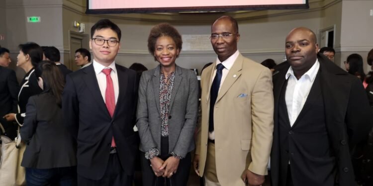 Communiqué de Presse : EIC Corporation